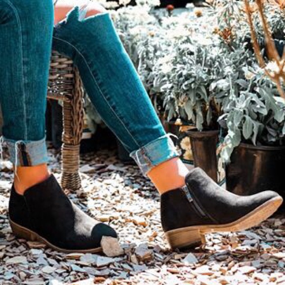 journee collection lainee bootie